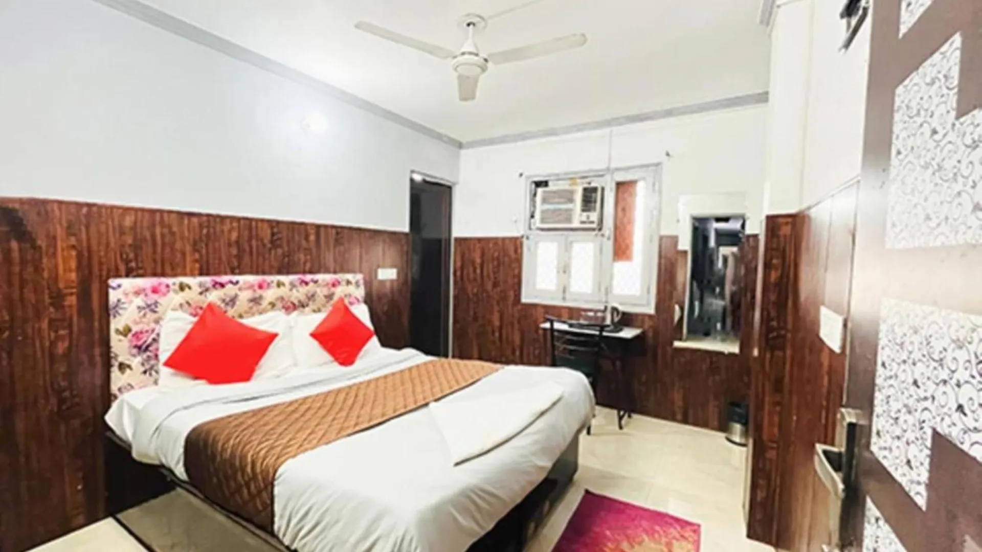 ****  Hotel Niketan - Chanakyapuri New Delhi India